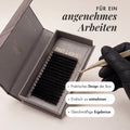 Speed Fans von VIELLA LASHES in geöffneter Wimpernbox – einfach mit der Pinzette zu entnehmen für schnelles, präzises Arbeiten und gleichmäßige Ergebnisse bei der professionellen Wimpernverlängerung.
